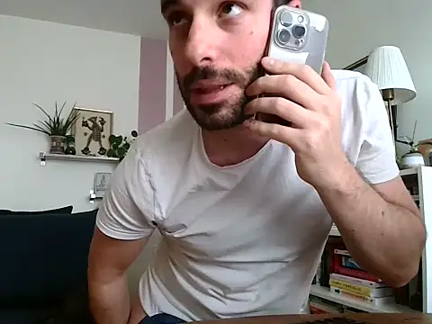 Snapshot of Simon-tem chatting on 01.13.26 Simon-tem online show from 01.13.26