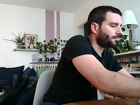 Snapshot of Simon-tem chatting on 01.14.26 Simon-tem online show from 01.14.26