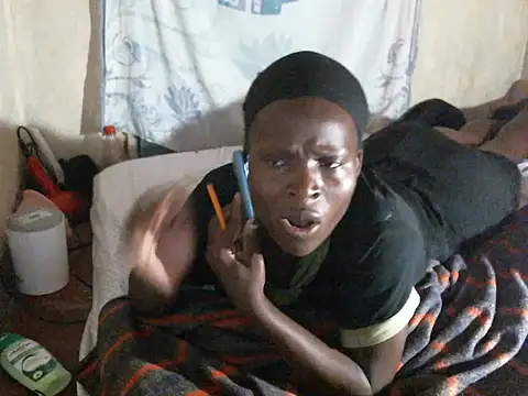 Snapshot of cute-shamza chatting on 12.15.25 cute-shamza online show from 12.15.25