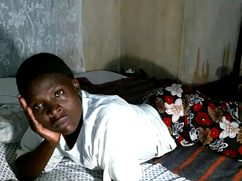 Snapshot of cute-shamza chatting on 12.15.25 cute-shamza online show from 12.15.25