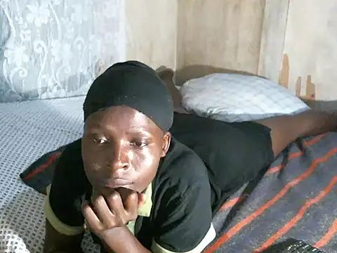 Snapshot of cute-shamza chatting on 12.16.25 cute-shamza online show from 12.16.25