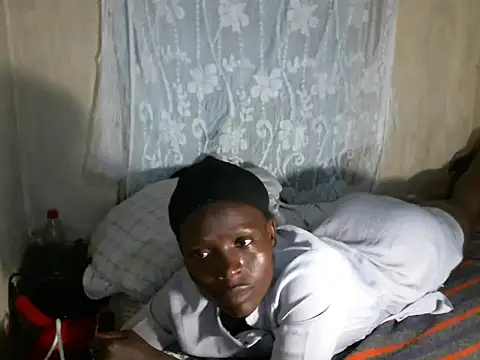 Snapshot of cute-shamza chatting on 12.17.25 cute-shamza online show from 12.17.25