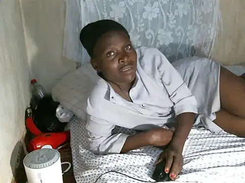 Snapshot of cute-shamza chatting on 12.18.25 cute-shamza online show from 12.18.25