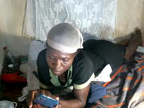 Snapshot of cute-shamza chatting on 12.19.25 cute-shamza online show from 12.19.25