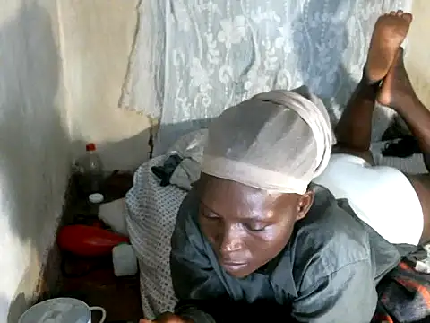 Snapshot of cute-shamza chatting on 12.20.25 cute-shamza online show from 12.20.25