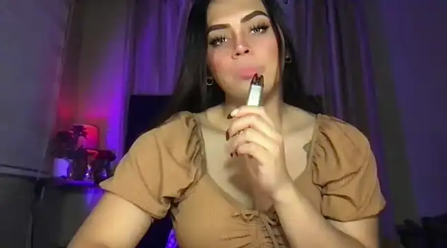 Snapshot of _MissKhimberlyXxx_ chatting on 12.31.24 MissKhimberlyXxx online show from 12.31.24