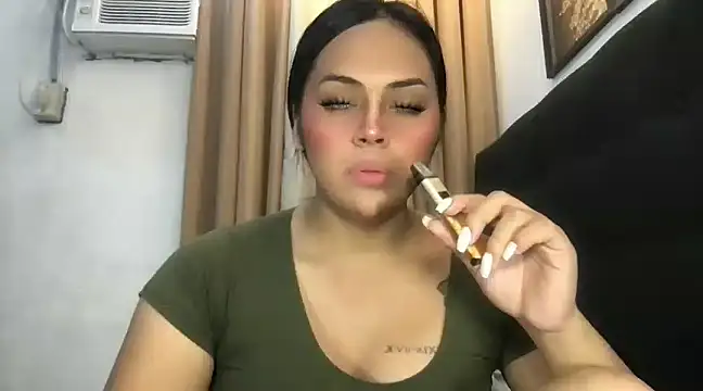 Snapshot of _MissKhimberlyXxx_ chatting on 02.21.25 MissKhimberlyXxx online show from 02.21.25