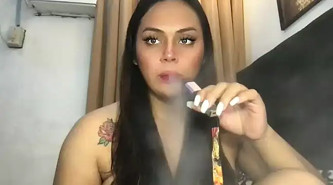 Snapshot of _MissKhimberlyXxx_ chatting on 03.08.25 MissKhimberlyXxx online show from 03.08.25