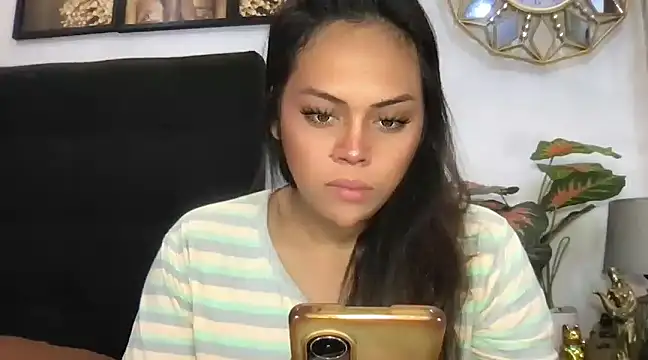 Snapshot of _MissKhimberlyXxx_ chatting on 03.17.25 MissKhimberlyXxx online show from 03.17.25