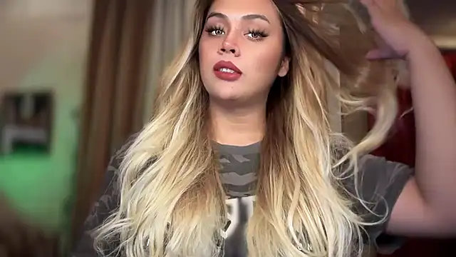 Snapshot of _MissKhimberlyXxx_ chatting on 11.27.25 MissKhimberlyXxx online show from 11.27.25