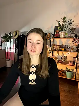 Snapshot of sweetest_pie chatting on 10.28.25 sweetest pie online show from 10.28.25