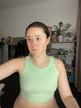 Snapshot of sweetest_pie chatting on 11.28.25 sweetest pie online show from 11.28.25