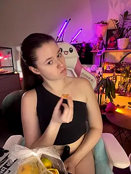 Snapshot of sweetest_pie chatting on 12.16.25 sweetest pie online show from 12.16.25