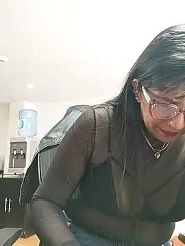 Snapshot of aisha_latina chatting on 10.21.25 aisha latina online show from 10.21.25