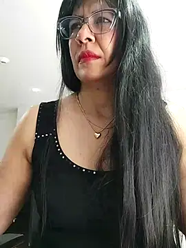 Snapshot of aisha_latina chatting on 10.22.25 aisha latina online show from 10.22.25