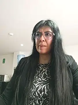 Snapshot of aisha_latina chatting on 10.29.25 aisha latina online show from 10.29.25