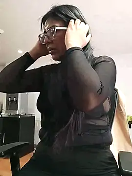 Snapshot of aisha_latina chatting on 10.30.25 aisha latina online show from 10.30.25