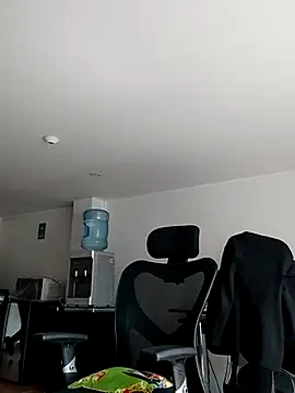 Snapshot of aisha_latina chatting on 11.12.25 aisha latina online show from 11.12.25