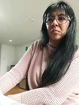 Snapshot of aisha_latina chatting on 11.13.25 aisha latina online show from 11.13.25