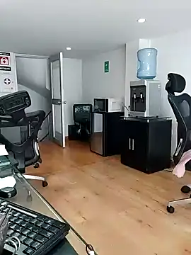 Snapshot of aisha_latina chatting on 12.02.25 aisha latina online show from 12.02.25