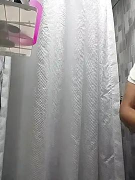 Snapshot of aisha_latina chatting on 12.15.25 aisha latina online show from 12.15.25