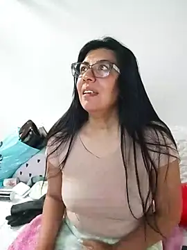 aisha latina online show from 12.22.25