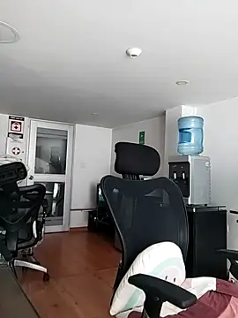 aisha latina online show from 03.05.26