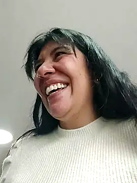 aisha latina online show from 03.25.26