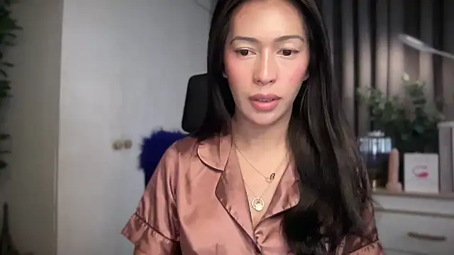 Jasmine Elcock online show from 05.18.26