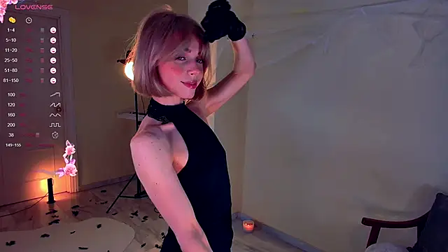 Snapshot of Arielle__03 chatting on 10.31.25 Arielle 03 online show from 10.31.25