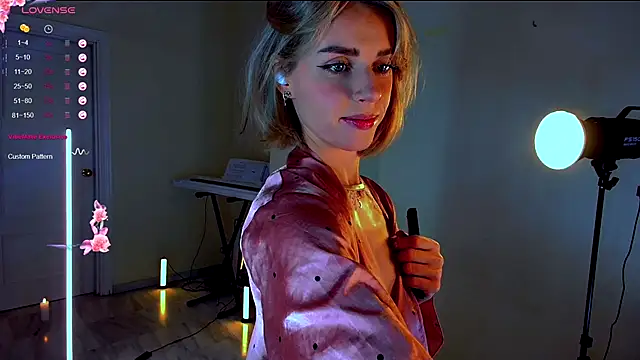 Snapshot of Arielle__03 chatting on 11.23.25 Arielle 03 online show from 11.23.25