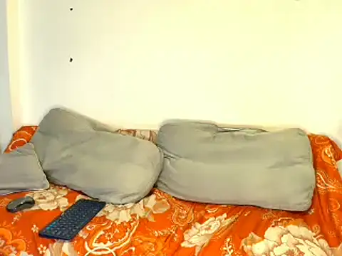 Snapshot of thai_pussy_yummy chatting on 11.10.25 thai pussy yummy online show from 11.10.25