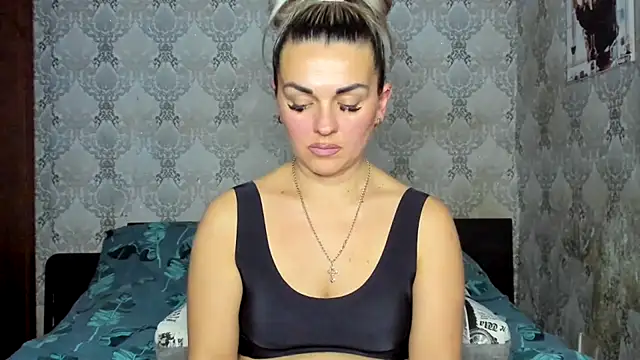 NicoletMoore online show from 12.17.25