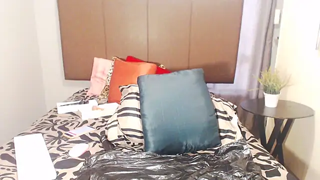 HoneyDropsX online show from 02.11.25