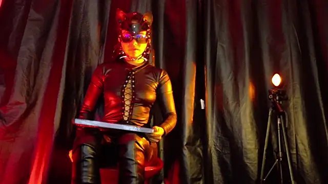 Snapshot of MistressSlut1 chatting on 10.11.25 MistressSlut1 online show from 10.11.25