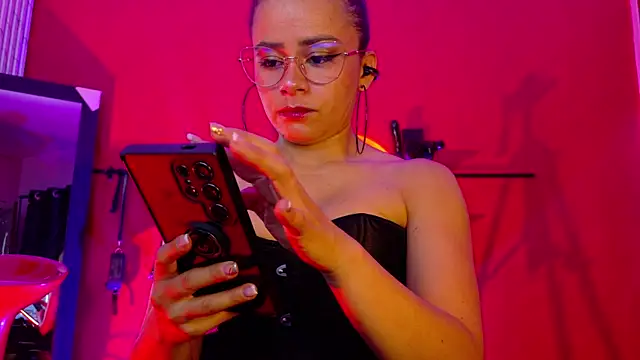 Snapshot of MistressSlut1 chatting on 11.12.25 MistressSlut1 online show from 11.12.25