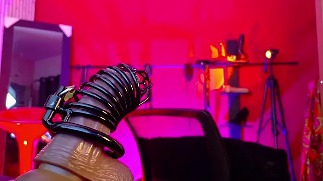 Snapshot of MistressSlut1 chatting on 11.15.25 MistressSlut1 online show from 11.15.25