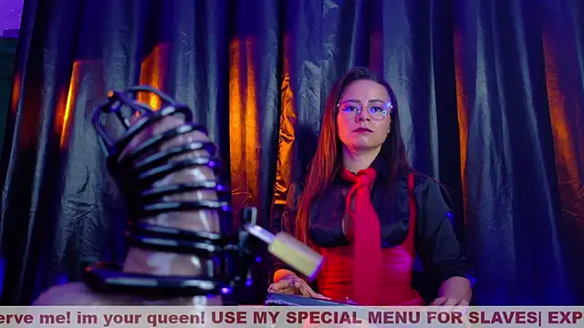 Snapshot of MistressSlut1 chatting on 11.24.25 MistressSlut1 online show from 11.24.25