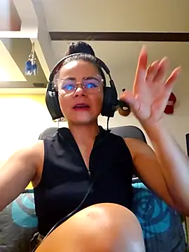 Snapshot of MistressSlut1 chatting on 12.03.25 MistressSlut1 online show from 12.03.25