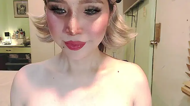 Snapshot of Ezradeliciosa chatting on 05.11.26 Ezradeliciosa online show from 05.11.26