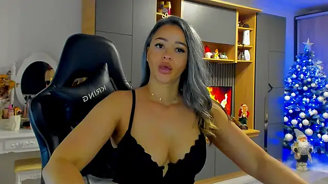 Snapshot of Claire95_ chatting on 12.05.25 Claire95 online show from 12.05.25