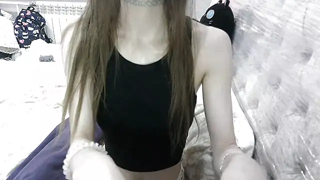 Snapshot of KittyBounty chatting on 06.25.26 KittyBounty online show from 06.25.26