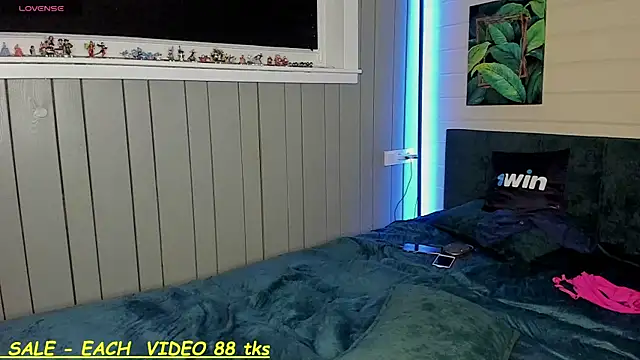 Snapshot of SandyChris chatting on 02.13.25 SandyChris online show from 02.13.25