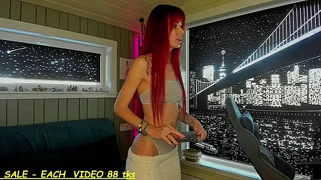 Snapshot of SandyChris chatting on 03.19.25 SandyChris online show from 03.19.25