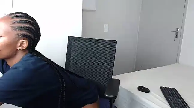 QUEENMANDYY online show from 01.16.25