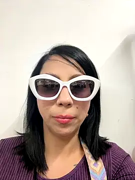 Snapshot of niky_smit chatting on 12.05.25 niky smit online show from 12.05.25