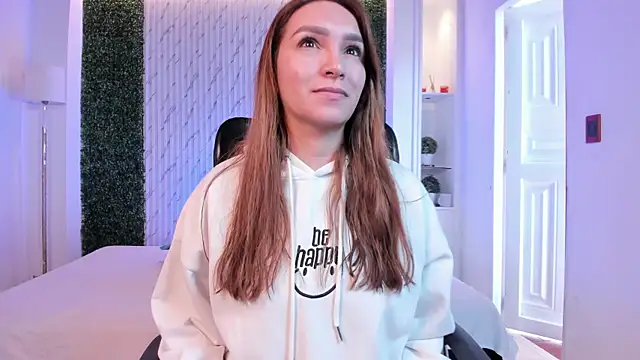 miataylorr1 online show from 12.01.25