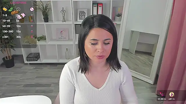 Snapshot of EmaBrownie chatting on 01.30.25 EmaBrownie online show from 01.30.25