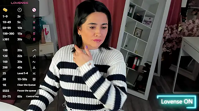 Snapshot of EmaBrownie chatting on 10.02.25 EmaBrownie online show from 10.02.25