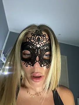 Snapshot of Alba_bianca chatting on 12.15.24 Alba bianca online show from 12.15.24